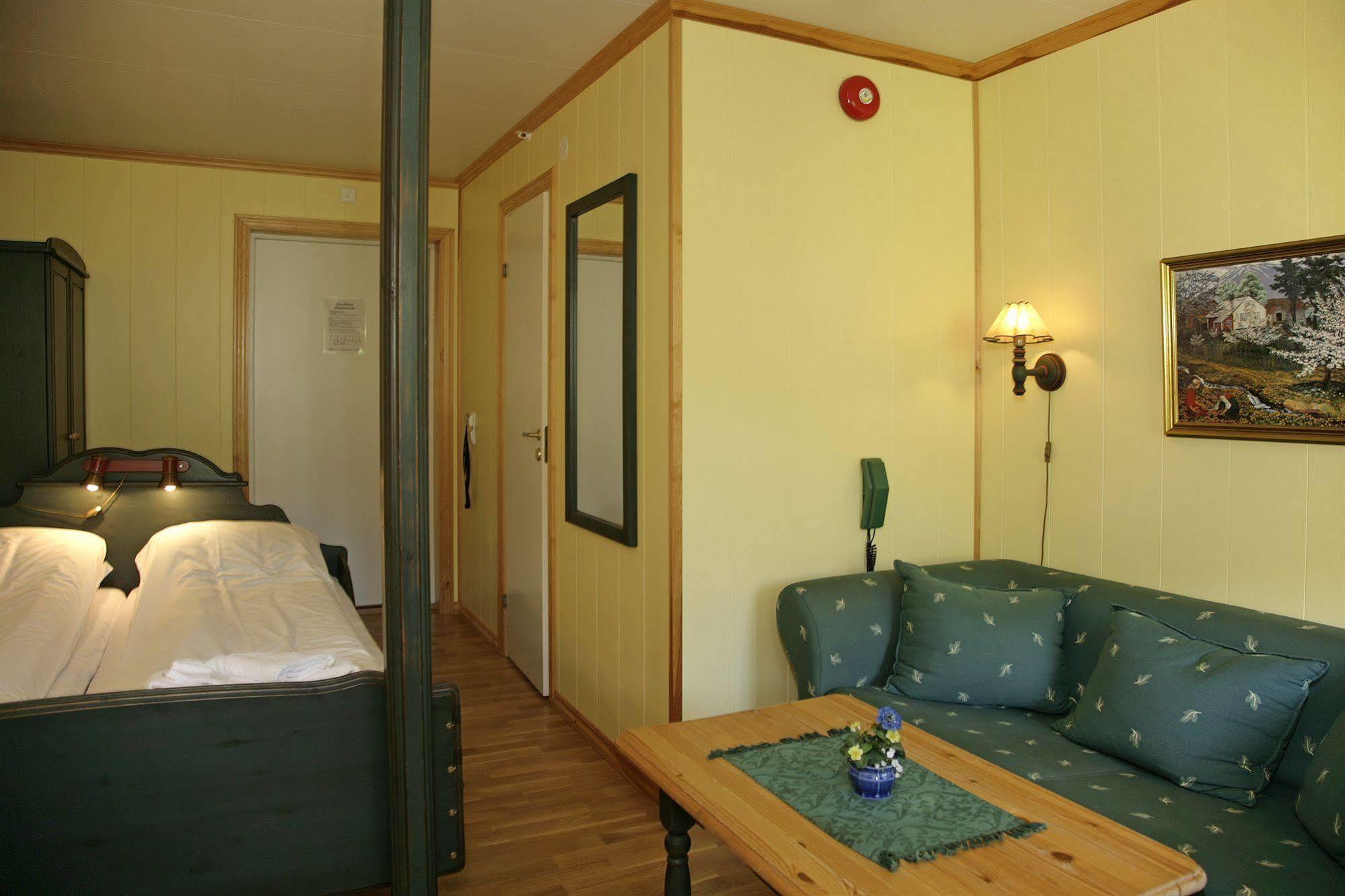 Fjordslottet Hotel Fotlandsvåg Exterior foto